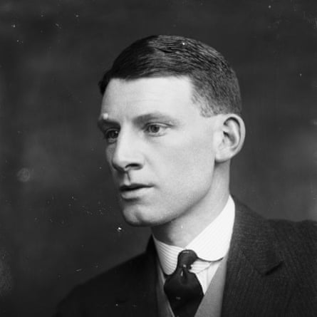 English poet and novelist Siegfried Sassoon (1886 - 1967) pictured in 1916.