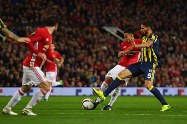 Prediksi Lengkap Liga Eropa 2024-2025 Fenerbahce vs Manchester Utd 2 Prediksi Lengkap Liga Eropa 2024-2025 Fenerbahce vs Manchester Utd