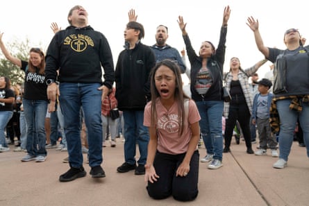 people pray outside