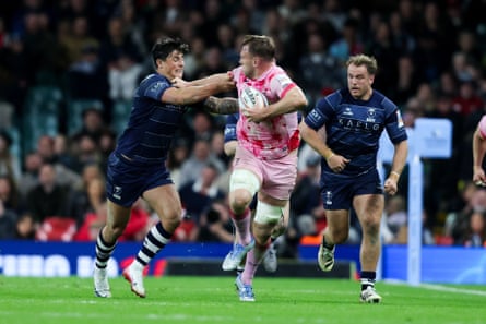 Harlequins skipper Alex Dombrandt hands disconnected Louis Rees-Zammit of Bristol Bears