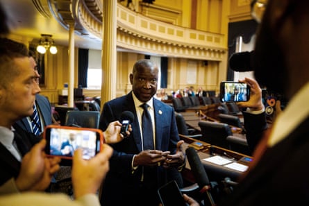 Don L Scott Jr in the Virginia state house talking to reporters.