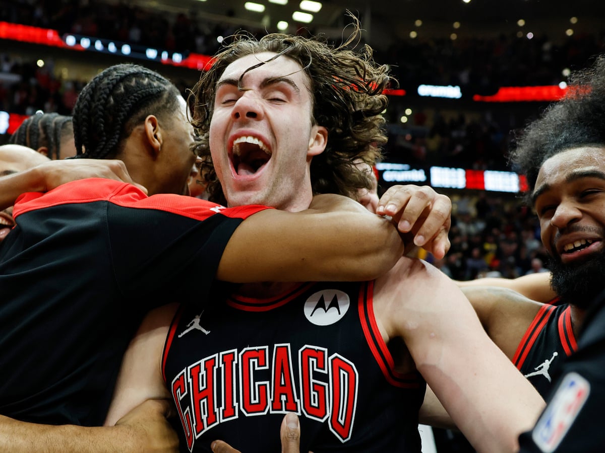 Never done that before': Josh Giddey hits half-court buzzer-beater as Bulls stun Lakers | NBA | The Guardian