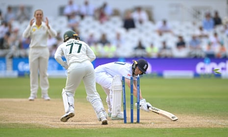 Alyssa Healy stumps Amy Jones for just 4.