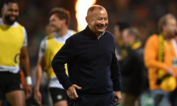 Eddie Jones smiles duirng England’s match against Australia in Sydney