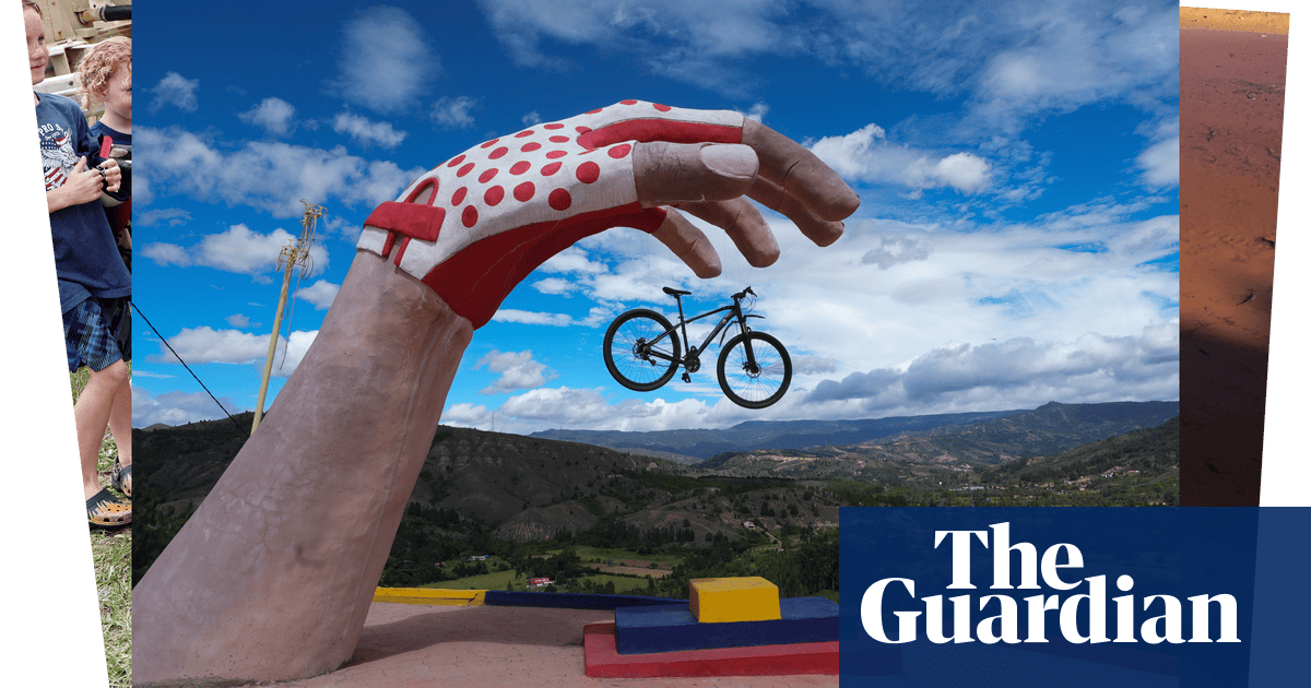 A robotic dog and a tribute to Colombia's cycling soul: photos of the day  Friday