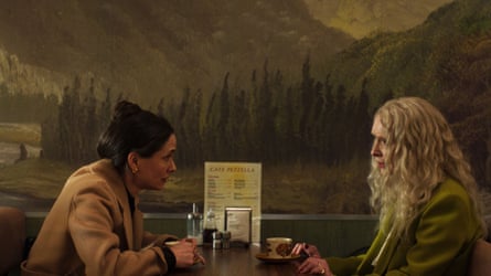 Laura Fraser as Cat and Lindsay Duncan as Ollie in Mint