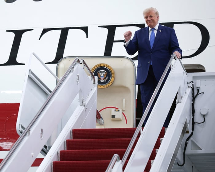 'The world's most luxurious plane': Trump unveils new Air Force One – video
