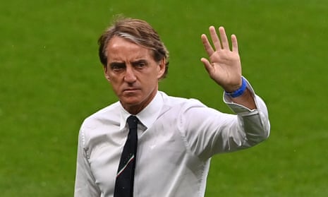 Roberto Mancini waves to Italy supporters