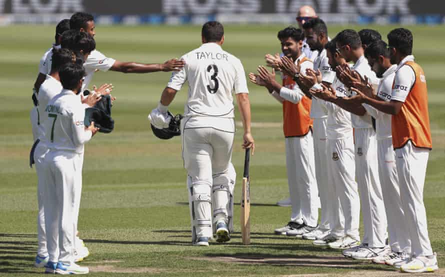 Bangladesh players welcome Ross Taylor for his final Test innings with a guard of honour.