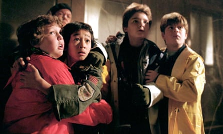 Quan, centre, in The Goonies.