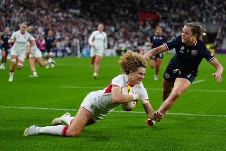 England’s reigning world player of the year, Ellie Kildunne, goes over for her first try.