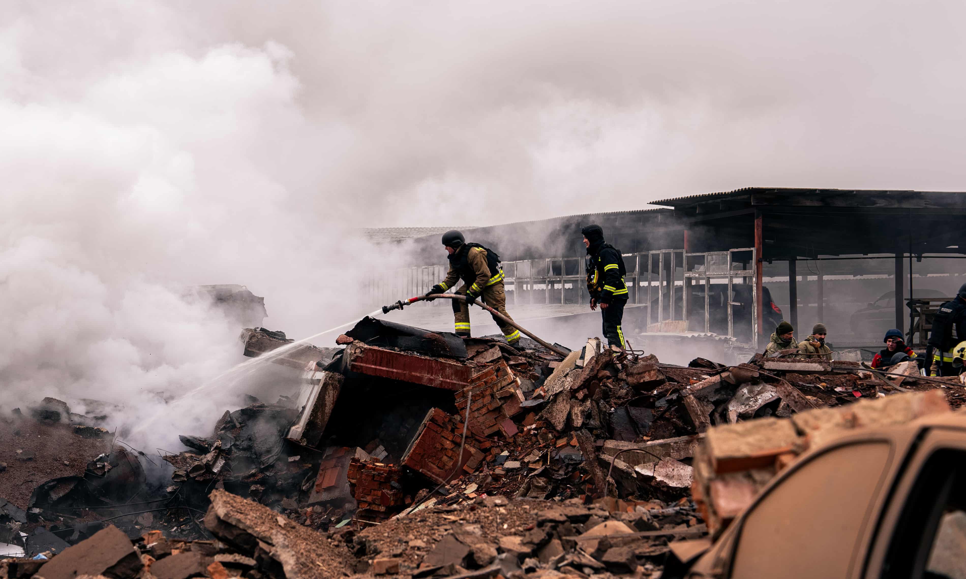 West giving nuclear weapons to Ukraine would be ‘insane’ and lead to ‘brink of catastrophe’, Kremlin says (theguardian.com)