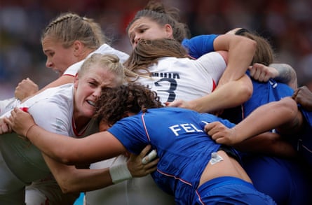 Alex Matthews, the England forward, pushes together with her teammates at an attacking rolling maul.