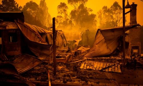 Australia Fires Nine Dead And Hundreds Of Properties Destroyed With Worse To Come Australia News The Guardian