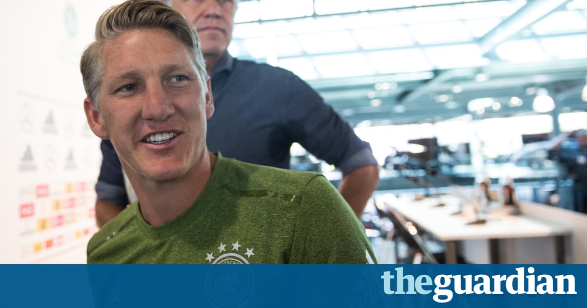 Schweinsteiger has 'no problem' with Manchester United manager Mourinho – video