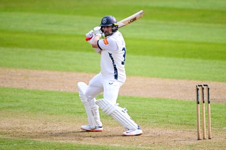 Jake Lehmann of Hampshire batting against Somerset