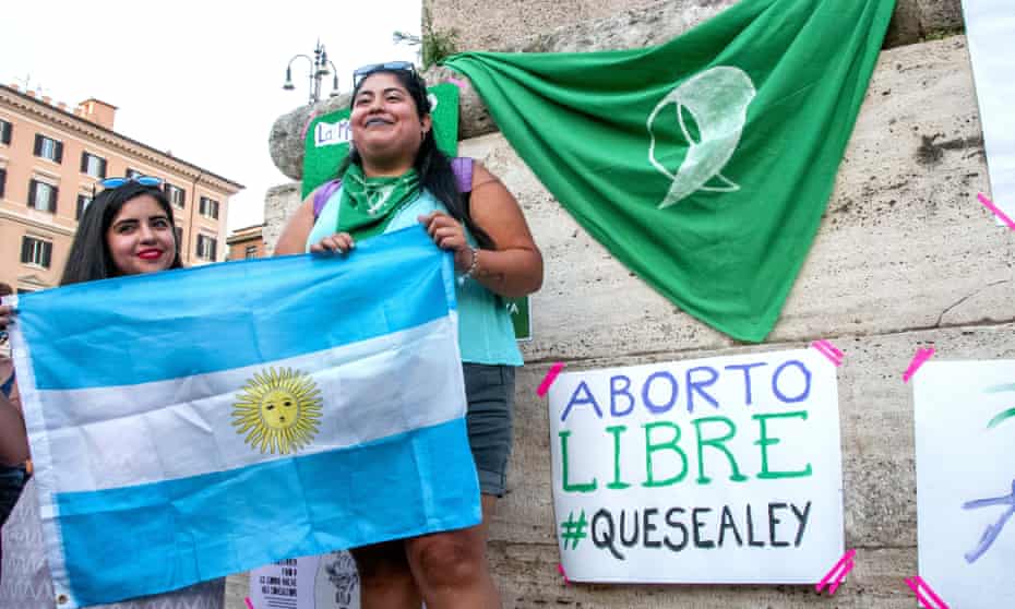 A demonstration on 8 August 2018 in front of the Argentine embassy in Rome in support of the struggle for legal abortion in Argentina