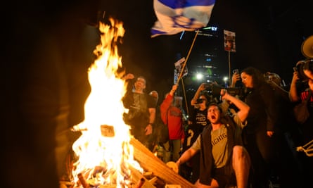 Israeli anti-government protesters lit fires