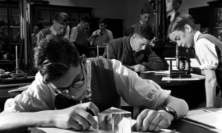 A Manchester Grammar School pupils tackle physics in 1950.