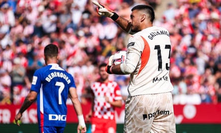 Paulo Gazzaniga celebrates penalty save