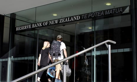 Two people walk towards the entrance of the Reserve Bank of New Zealand