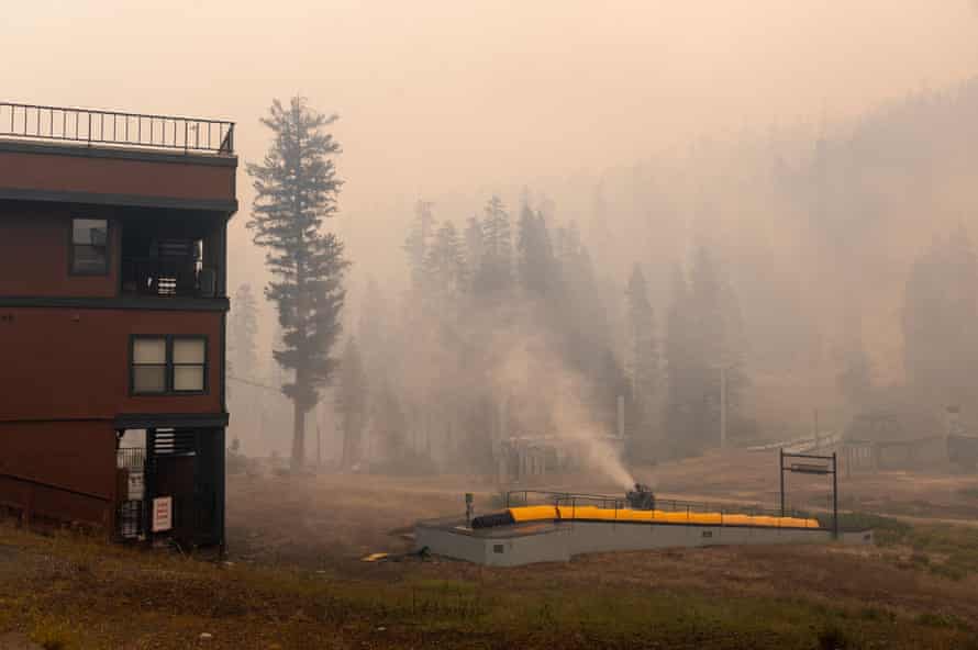 Das Skigebiet Sierra at Tahoe bleibt nach dem Brand in Caldor stehen.