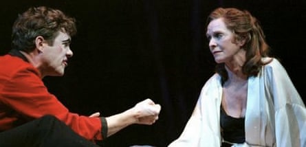 Alex Jennings as Hamlet with Susannah York in the RSC’s New York production of the tragedy.