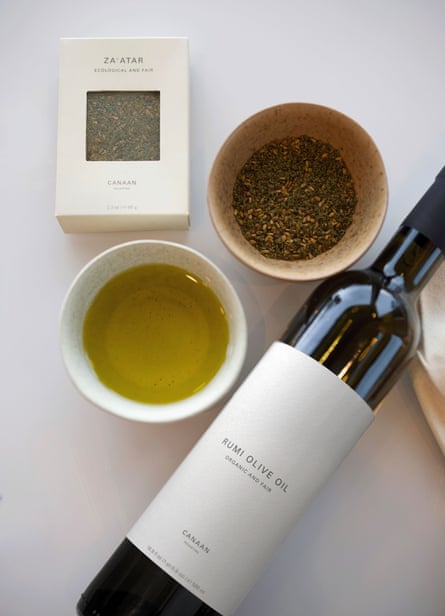 عکس ست هدیه روغن زیتون رومی و زعتر Canaan Palestine