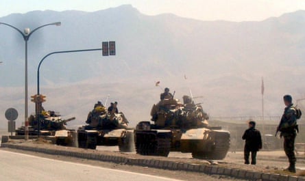 Turkish tanks cross into northern Iraq from the Habur border near Turkey’s southeastern city of Diyarbakir on 22 February 2008.