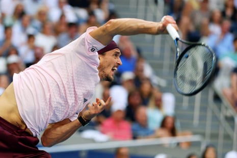 Alexander Zverev da Alemanha em ação.