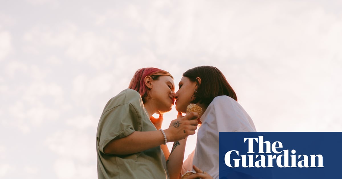 Chosen Family by Madeleine Gray review friends, lovers or something in between?