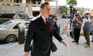 Paul Manafort arrives at the federal courthouse in Washington.