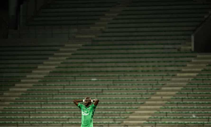 Le défenseur central de St-Étienne Eliaquim Mangala revient sur la dernière défaite de son équipe.