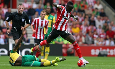 Sadio Mané skips over the challenge of Norwich City’s Alexander Tettey.
