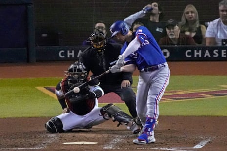 Rangers catcher Mitch Garver (18) hits a RBI single against the Diamondbacks during the seventh inning of Game 5.