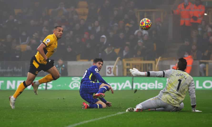 Premier League and beyond: 10 talking points from the weekend’s action | Premier League 3 Christian Pulisic was part of an underwhelming Chelsea front three.