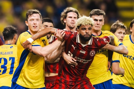 Philip Billing defends a corner during FC Midtjylland’s Danish Superliga match against Brøndby.