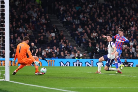 Jorgen Strand Larsen puts Palace in front!