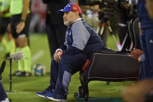 Golpea el cubo de Bielsa, en su estadio y todo.