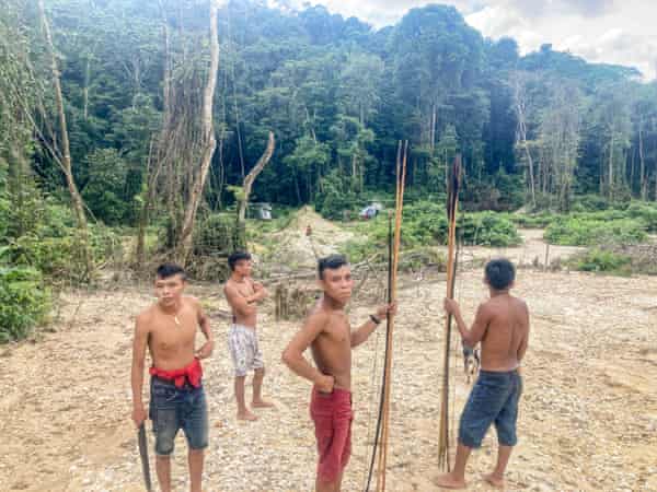 Yanomami villagers watch Finger’s troops arrive
