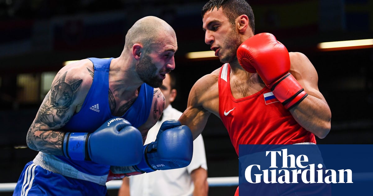 Russian boxers post videos that appear to flout self-isolation rules