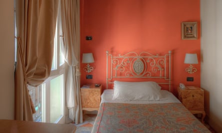 Albergo delle Drapperie, hotel bedroom Bologna, Italy