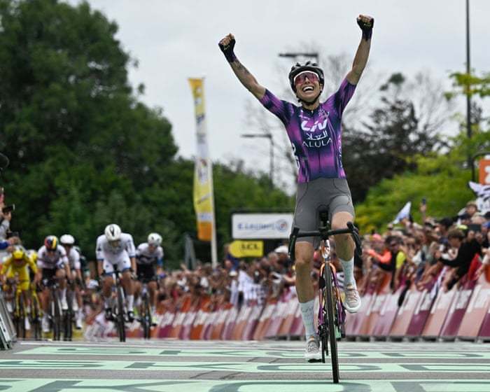Tour de France Femmes: García takes stage two as Le Court grabs yellow