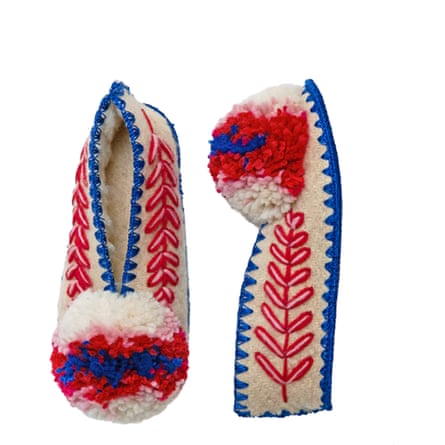 GIVE A PON Koritsi Hydra slippers