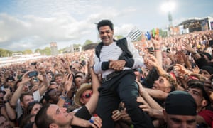 Allez Les Standups Are French Comics Gutsier Than Their British Rivals Stage The Guardian