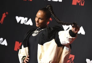 Alicia Keys arrives at the MTV Video Music Awards