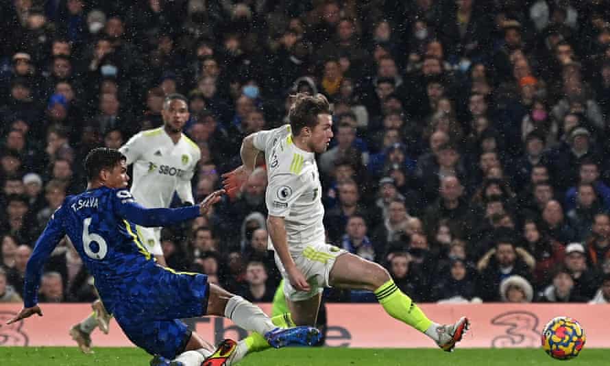 Joe Gilhardt marcou para o Leeds e fez o 2-2 em Stamford Bridge.
