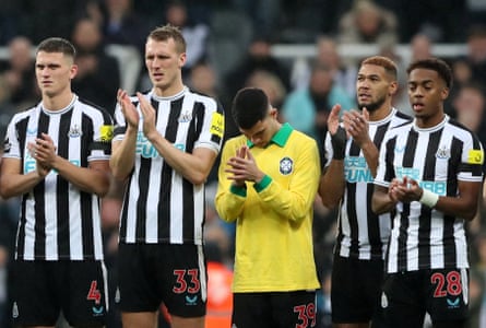 Newcastle players, including Bruno Guimarães in a Brazil shirt, pay tribute to Pelé during a minute’s applause in memory of the football legend before their match against Leeds
