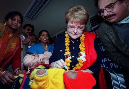WHO director-general Gro Harlem Brundtland (centre) gives polio immunisation to a young boy in New Delhi in January 2000.