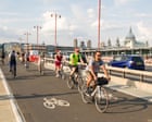 Heatwaves show UK must do more to promote cycling and walking, campaigners say